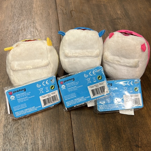 Set of 3 Singing Pinkfong Baby Shark Plush Cube Plushie pink yellow blue - Picture 3 of 3